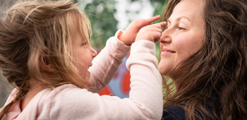 Apró szívek nagy kérdései – Így mesélj a szeretetről és szerelemről gyerekeknek