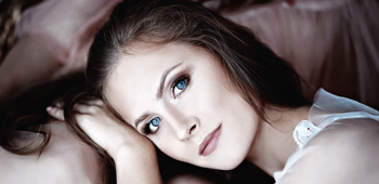 Mitől nő egy nő? – A tükrön innen és túl