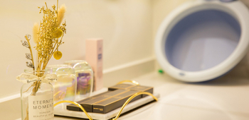 A parfümök nyelve: Az illatcsaládok és a parfümjegyek palettájának dekódolása