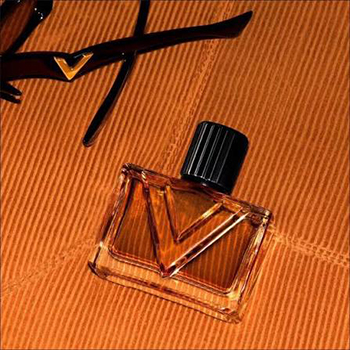 Valentino - Vendetta Uomo (2026) eau de parfum parfüm uraknak